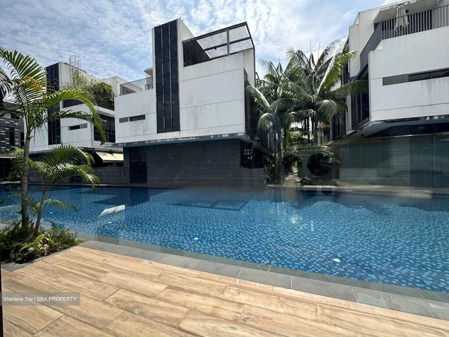 Sunrise Avenue (D28), Terrace #484923371